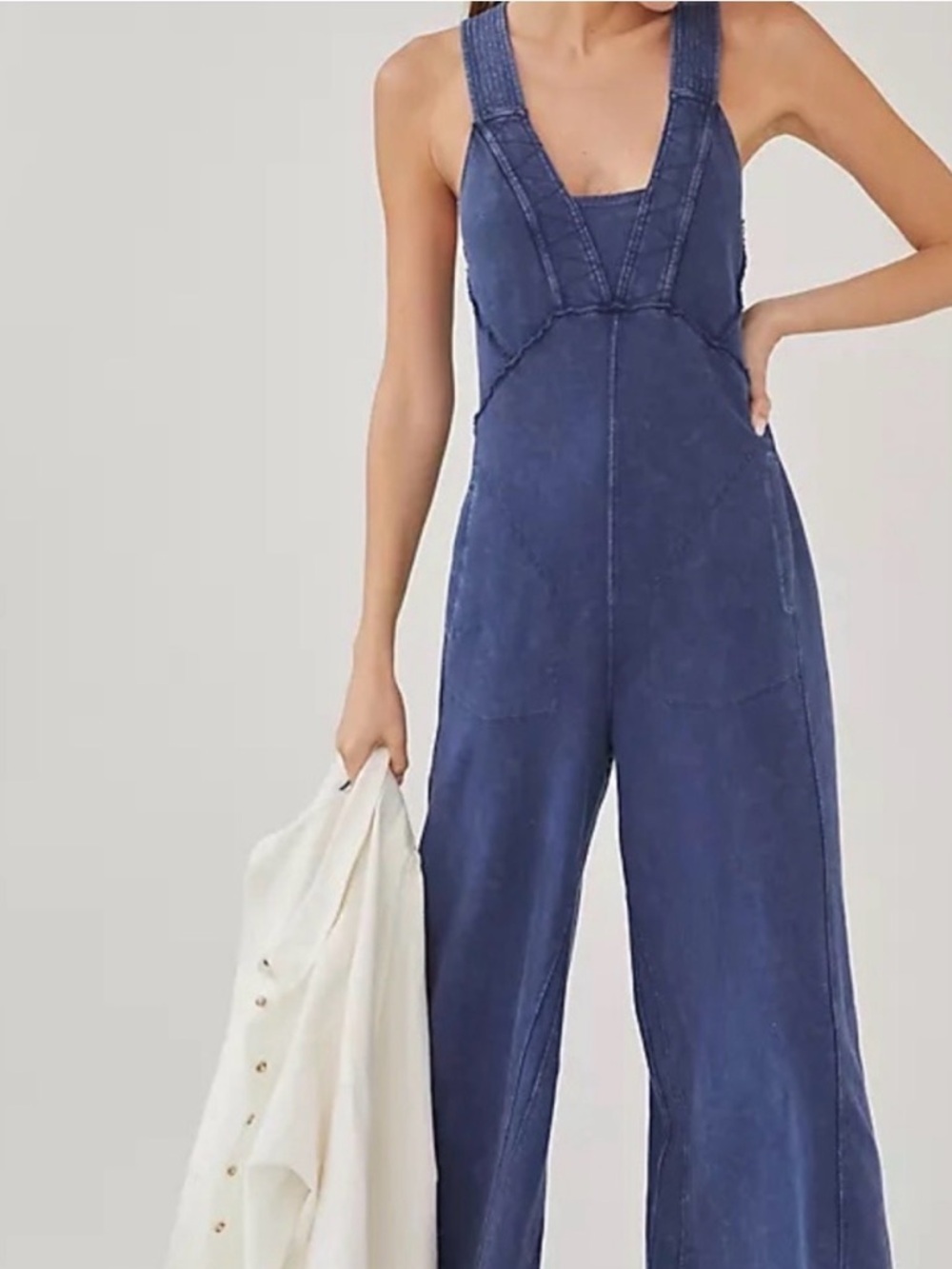 Wide-Leg Navy Sleeveless Jumpsuit with V-Neck - Picture 3 of 6